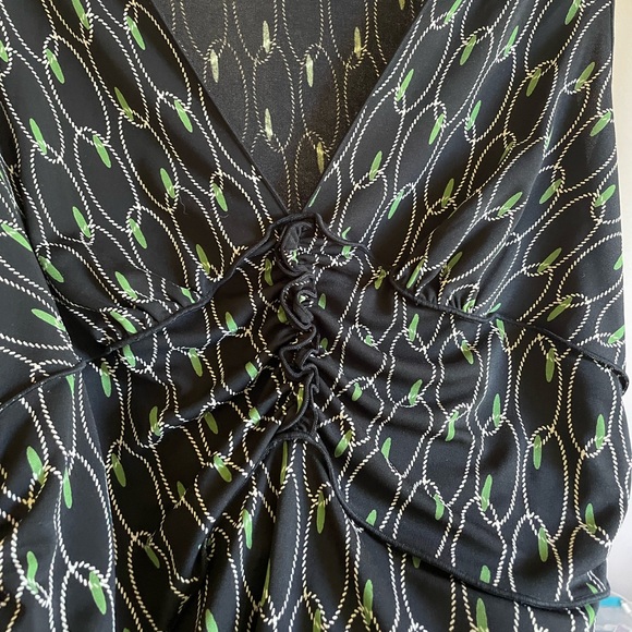 MAX STUDIO Black Sleeveless Top with Green Accents and ruffled hemlines Size L - Picture 3 of 12